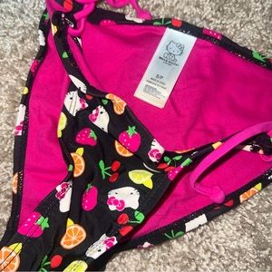 Small bottoms / large top HELLO KITTY SWIM